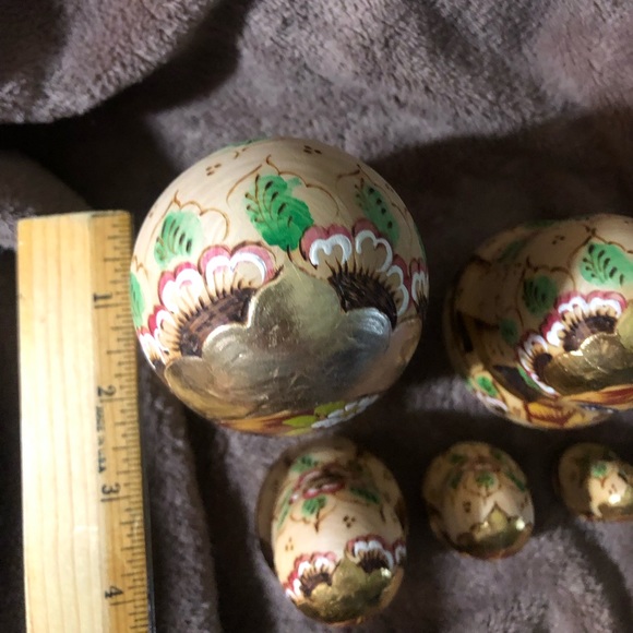 Beautiful set of Russian nesting dolls set of 5 - Picture 7 of 8